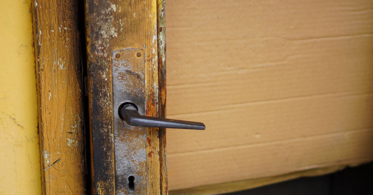 Signs Your Door Knob Lock Replacement Cannot Wait — Garden State Locksmiths